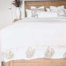 Load image into Gallery viewer, Rabat Pom Pom Throw Blanket